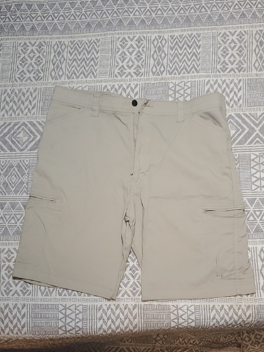 Wrangler Men's Tan Cargo Shorts with Side Pockets
